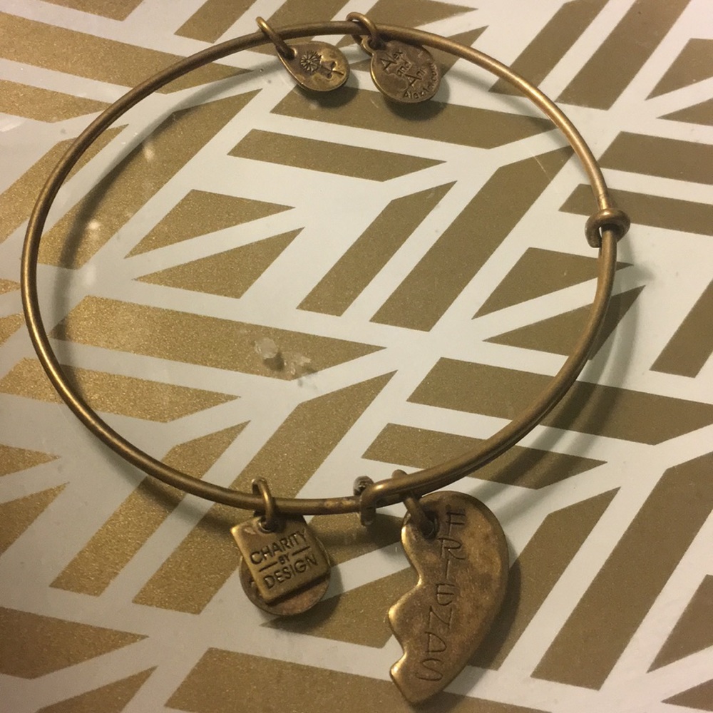 Half a heart “friend” bracelet🌻